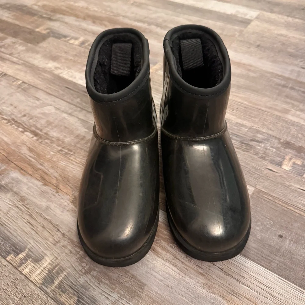 UGG Kids Black Waterproof Rain Boots Size 2 Youth